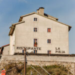 Esterno Hotel – Facciata dell’Hotel La Pieja, situato nel centro storico di Opi, uno dei Borghi più belli d’Italia.