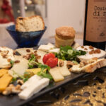 Antipasti – Selezione di antipasti della tradizione abruzzese con salumi locali, formaggi artigianali e specialità tipiche.